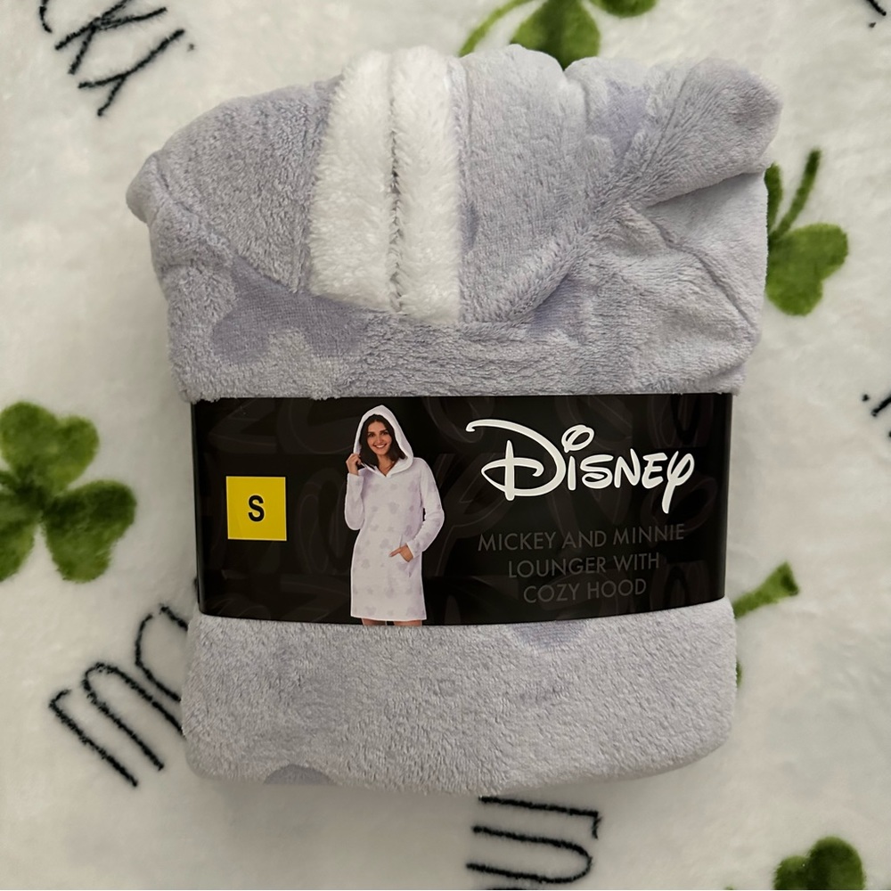 Disney Mickey and Minnie Fax Fur Lounger with Cozy Hood Size Small